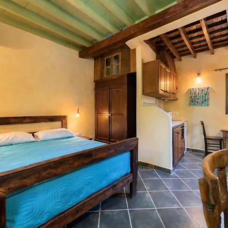 Secret Garden - Old Town - Couples Apartment *