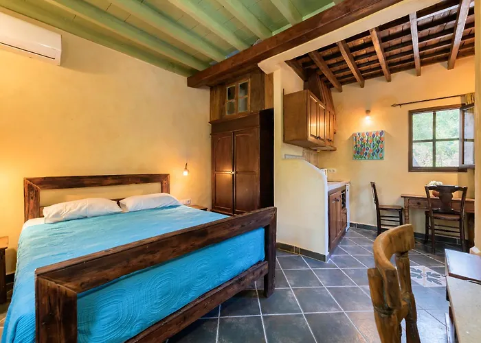 Secret Garden - Old Town - Couples Apartment *